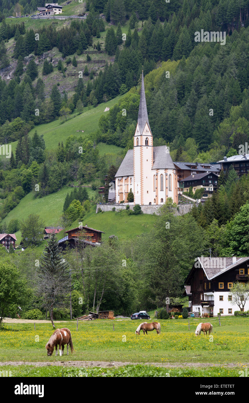 Village Heiligenblut ai piedi delle Alpi in Austria Foto Stock