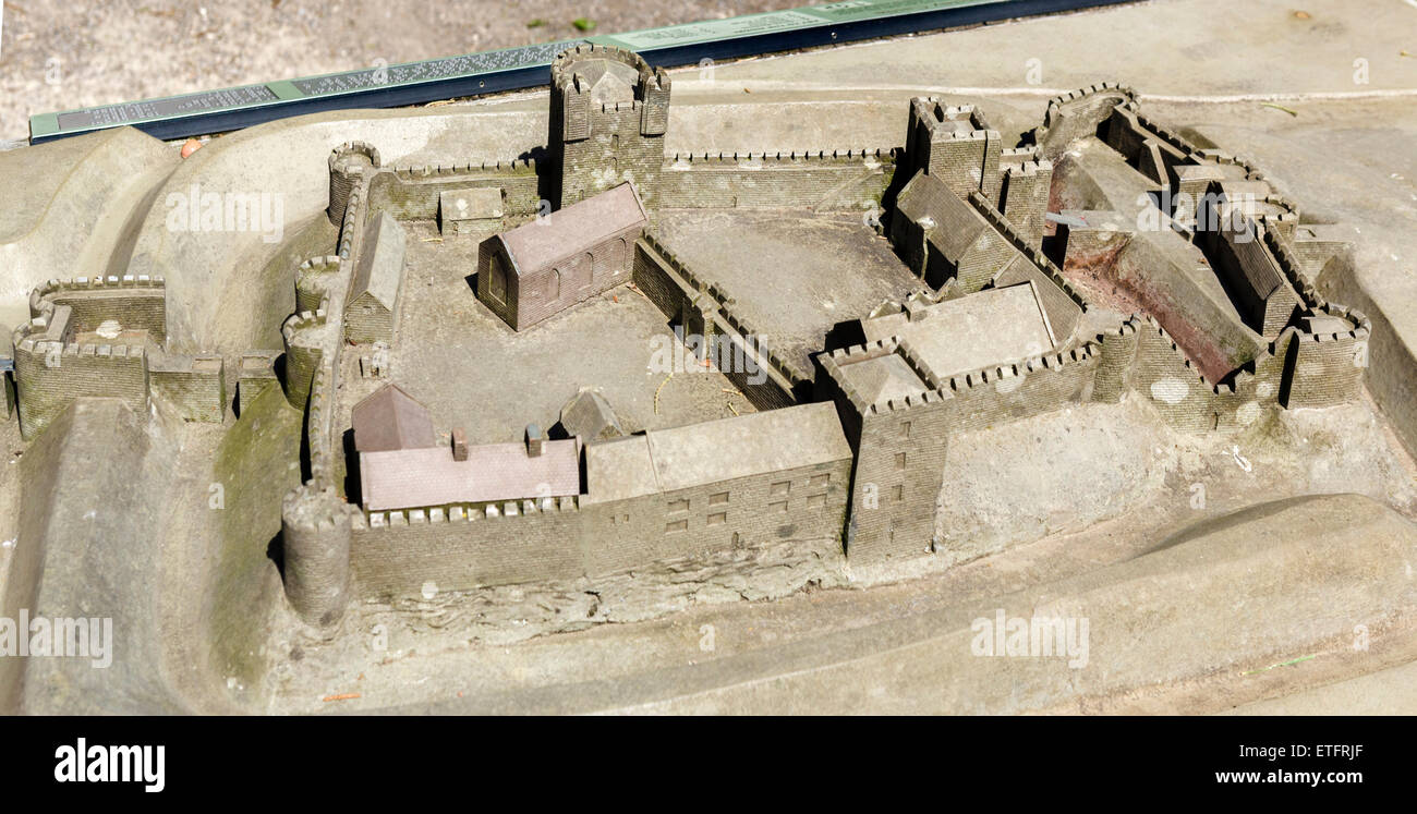 Modello di come il Castello di Helmsley avrebbe guardato in epoca medievale, Helmsley, North Yorkshire, Inghilterra, Regno Unito Foto Stock