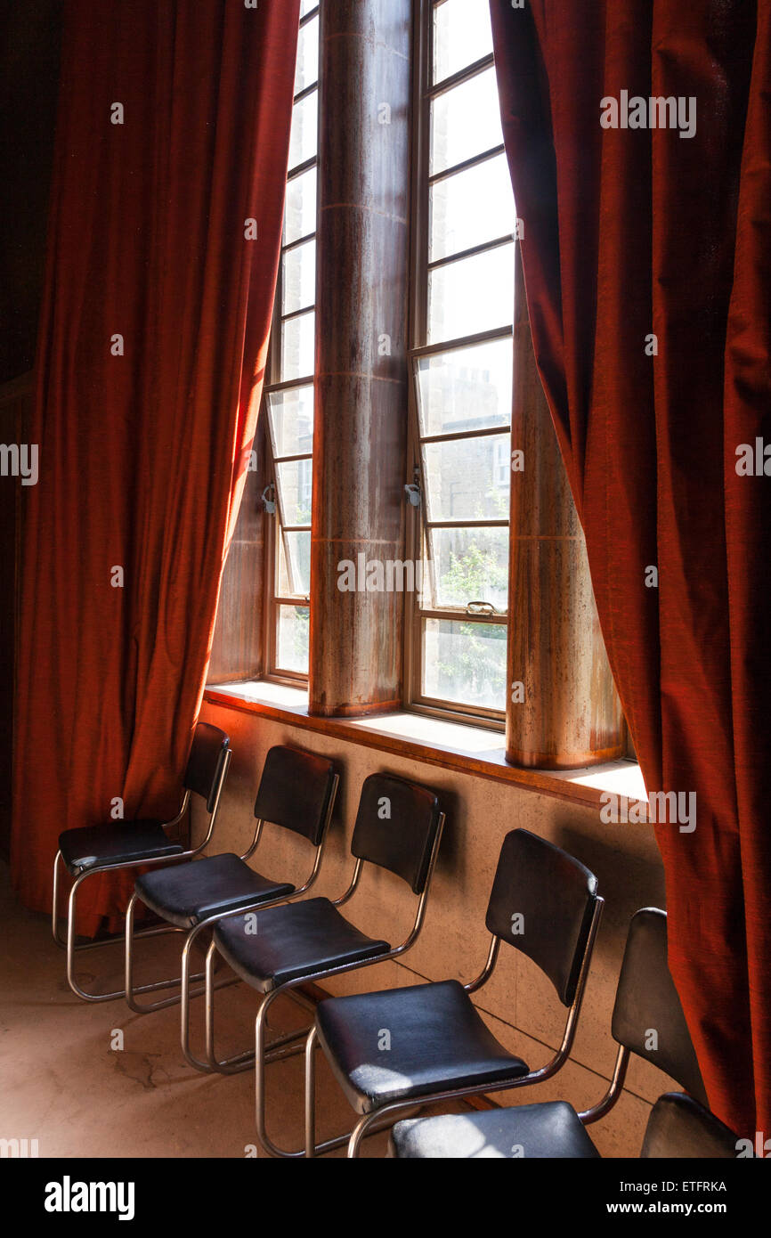 La luce attraverso la finestra in camera di consiglio a Hornsey Town Hall, Crouch End, London, Regno Unito Foto Stock