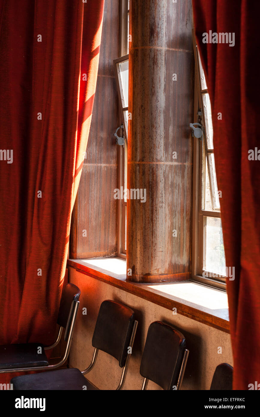 La luce attraverso la finestra in camera di consiglio a Hornsey Town Hall, Crouch End, London, Regno Unito Foto Stock