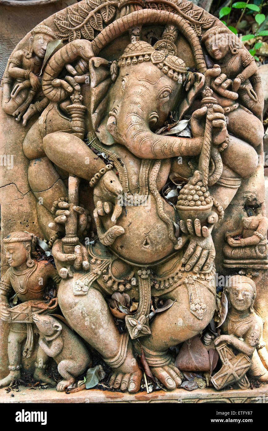 Un'immagine dell'elefante indù divinità Ganesha sembra danzano davanti ai nostri occhi in Terracotta Giardino delle Arti a Chiang Mai. Foto Stock