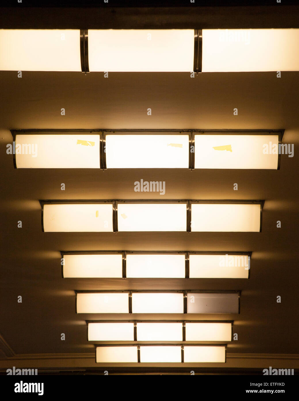 Strisce di illuminazione in Hornsey Town Hall, Crouch End, London, Regno Unito Foto Stock