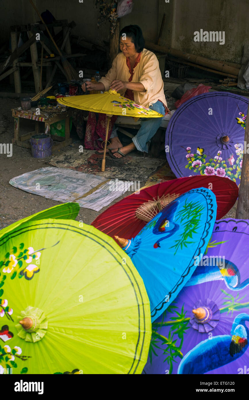 Asia. Thailandia Chiang Mai. Bo Sang village. Ombrelloni fabbricazione. Foto Stock Asia. Thailandia Chiang Mai. Bo Sang village. Ombrelloni fabbricazione. Foto Stock