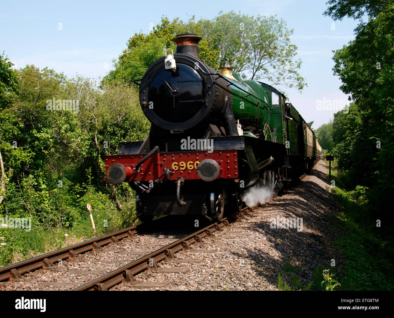 Locomotiva a vapore, sala classe 6960 - Ravingham Hall sulla West Somerset Railway tra Watchet e stazioni Washford, Somerset, Foto Stock