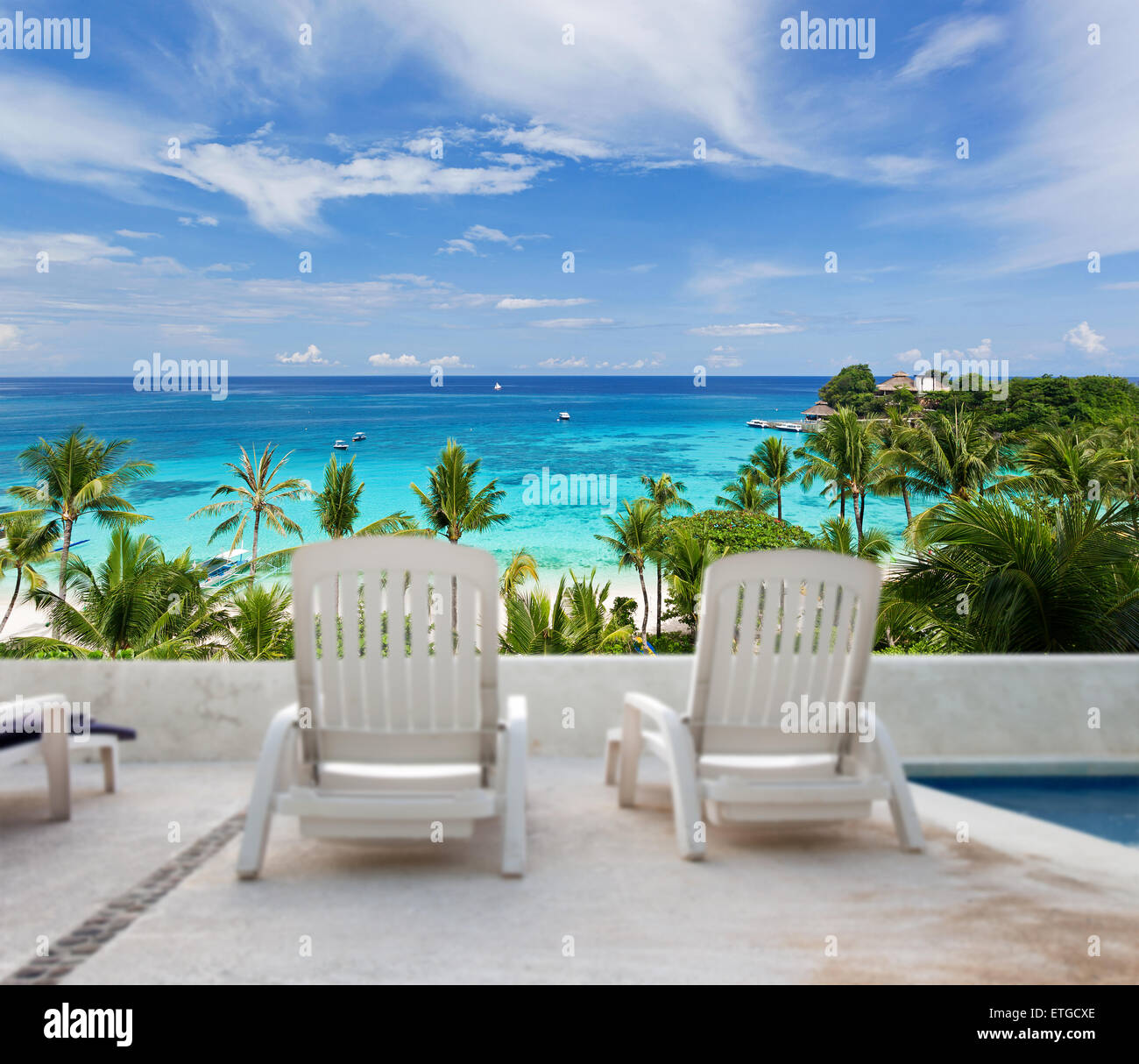 Vacanza tropicale. La vista sul mare dal resort di lusso balcone Foto Stock