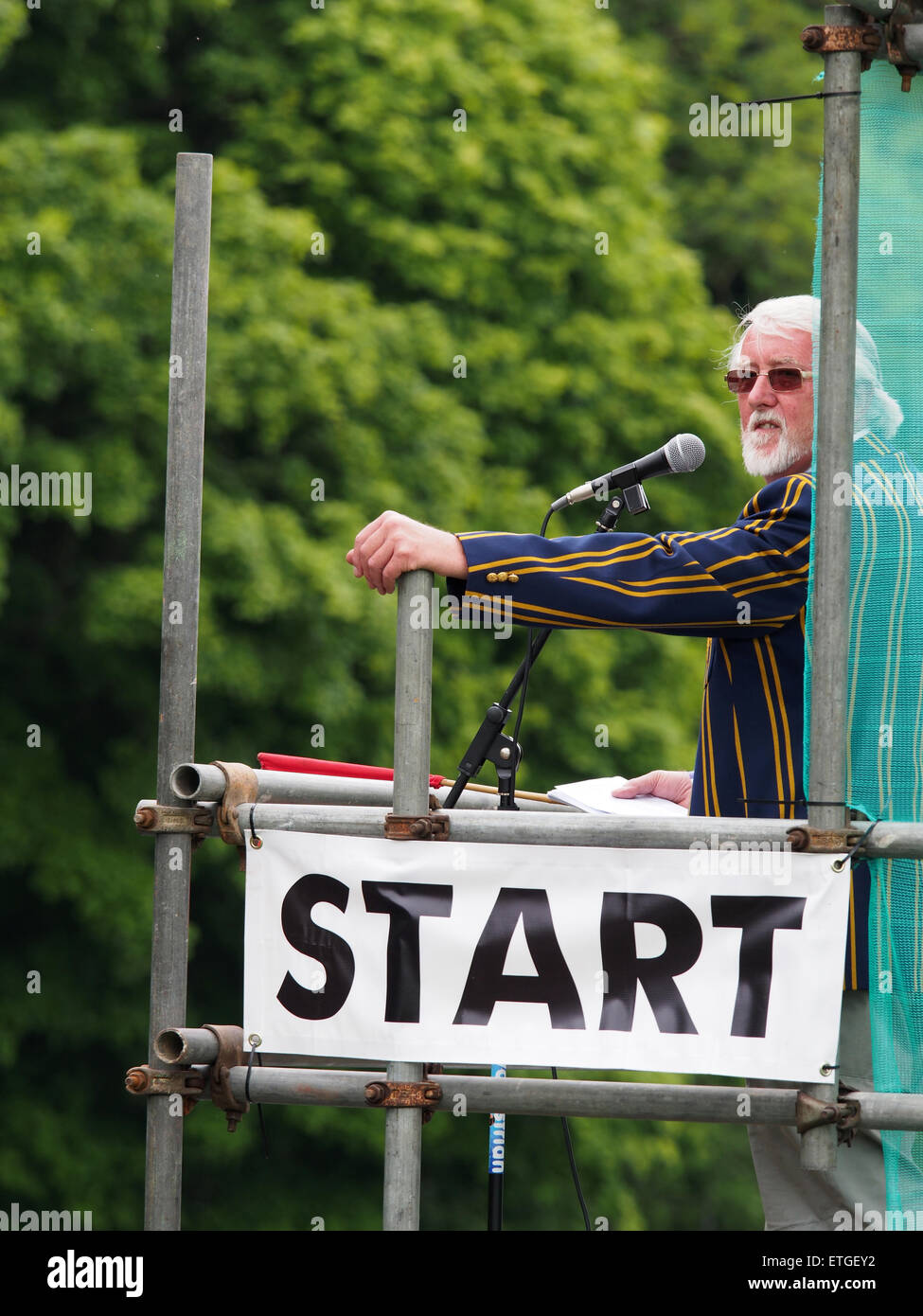 Durham, Regno Unito. Xiii Giugno, 2015. Il post di partenza al 182nd Durham regata. Regata di Durham è la seconda più antica del paese, preceduto solo da Chester regata. Oggi, la regata si svolge su un 750m 'Short' corso sul panoramico Fiume usura in Durham City, e attrae regolarmente in eccesso di due concorrenti di mille e diecimila spettatori da tutto il Regno Unito. Credito: AC Immagini/Alamy Live News Foto Stock