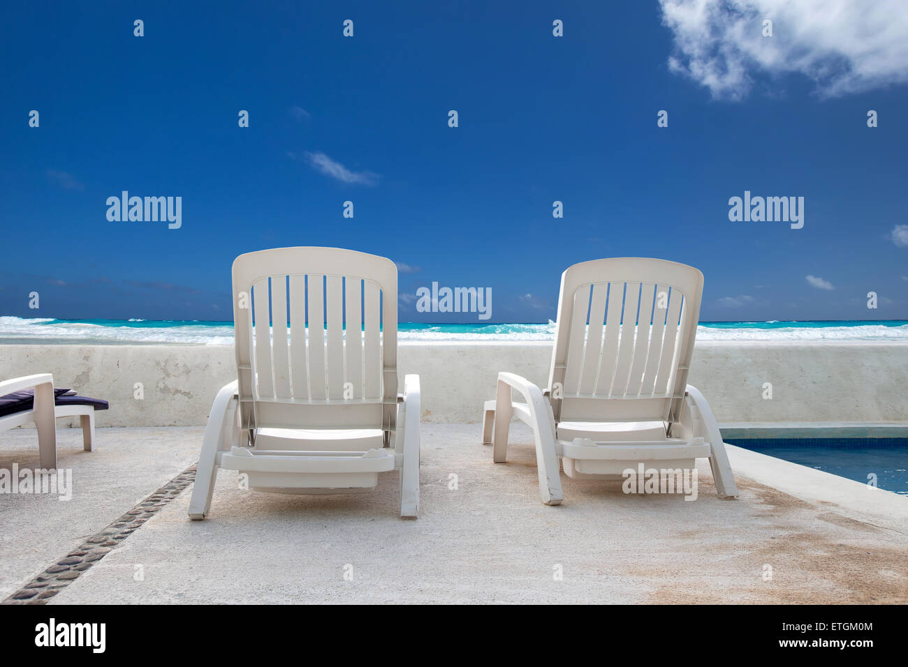 Vacanza tropicale. La vista sul mare dal resort di lusso balcone Foto Stock