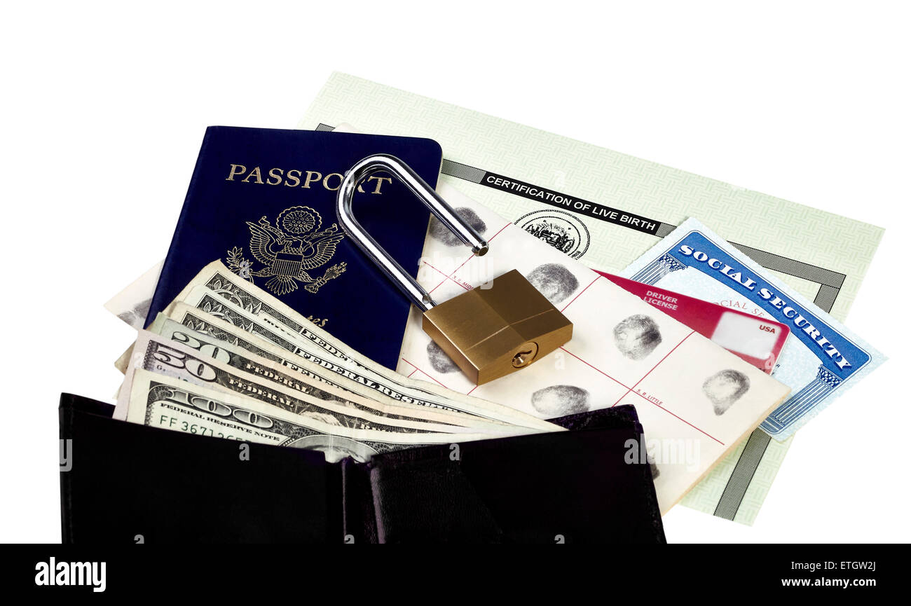 Passaporto, carta di impronte digitali, patente, social security card e del certificato di nascita isolato su bianco con un portafoglio e noi Foto Stock