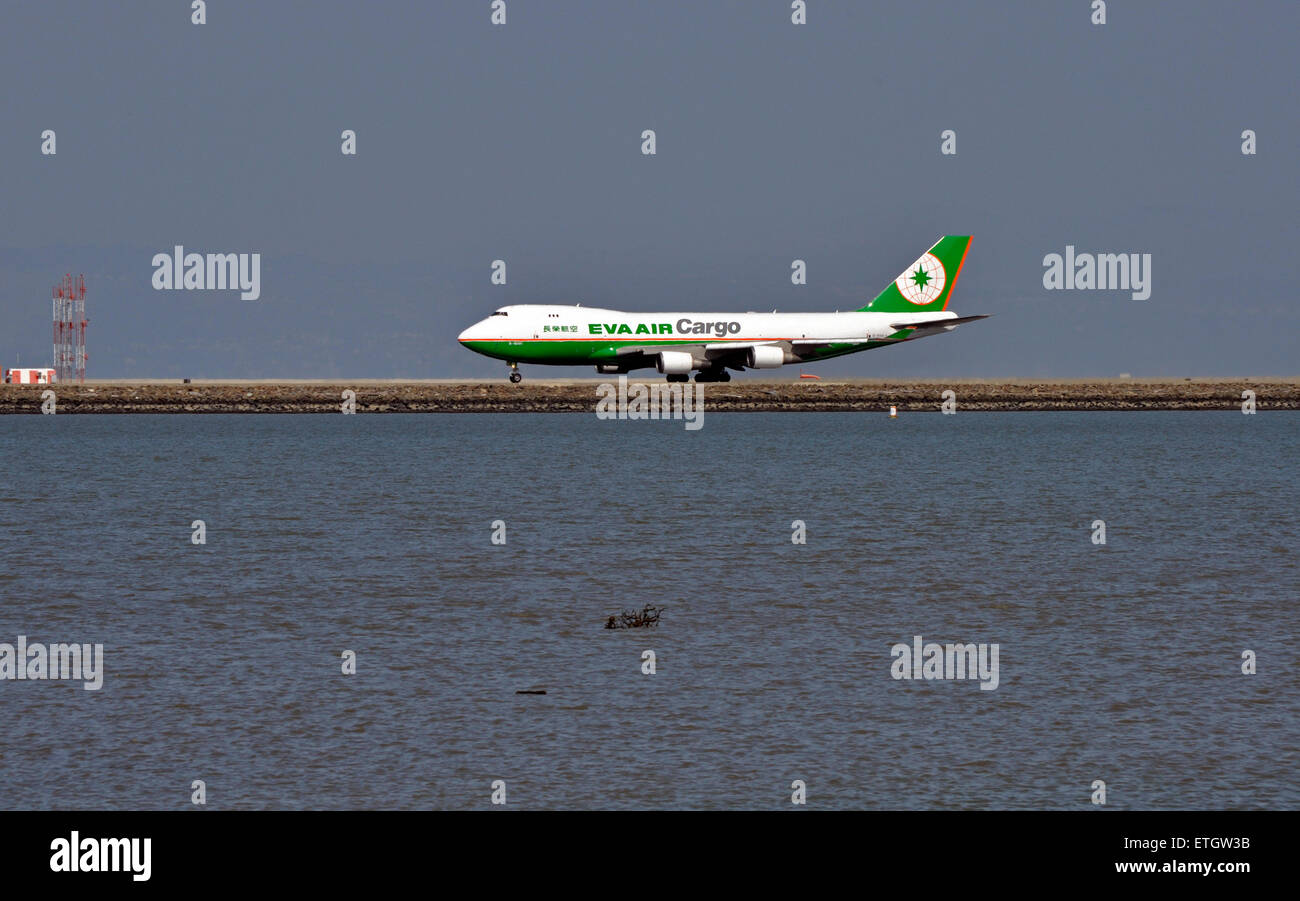 Eva Air Cargo aereo atterra all'Aeroporto Internazionale di San Francisco Foto Stock