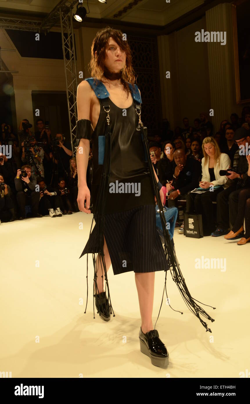 La London Fashion Week AW15 - Jamie Wei Huang - Bancata anteriore e passerella dove: Londra, Regno Unito quando: 20 Feb 2015 Credit: Joe Alvarez Foto Stock