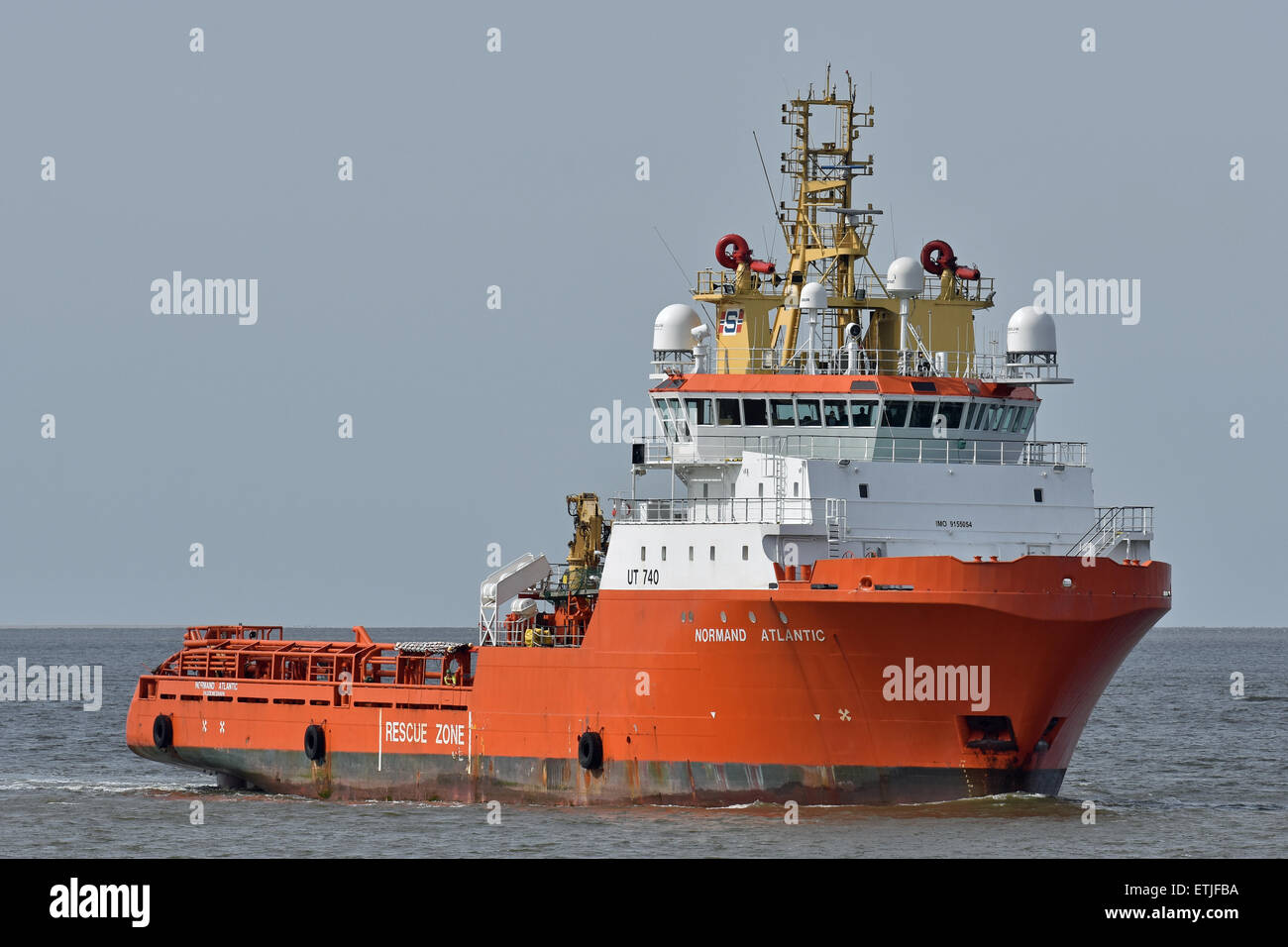 Alimentazione offshore Nave Normand Atlantic in entrata per Cuxhaven Foto Stock