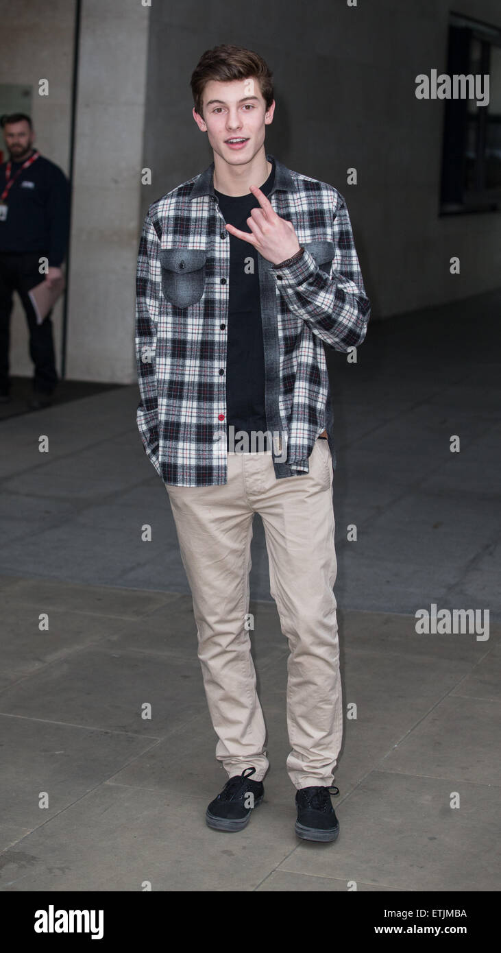 Shawn Mendes foto di lasciare la radio 1 studio dopo co-hosting il Nick Grimshaw Show Breakfast. Dotato di: Shawn Mendes dove: Londra, Regno Unito quando: 03 Mar 2015 Credit: Mario Mitsis/WENN.com Foto Stock