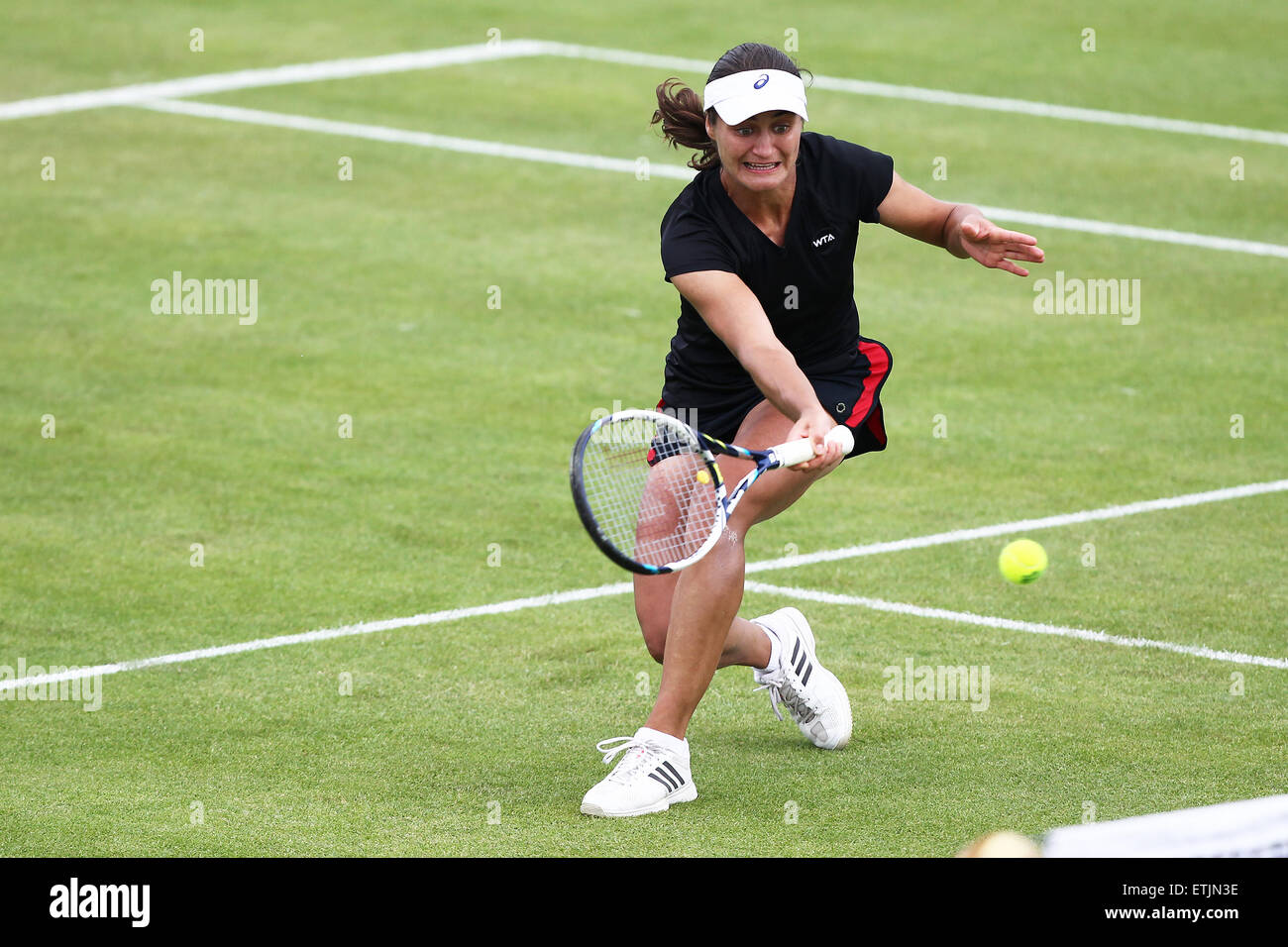 Nottingham, Regno Unito. 14 Giugno, 2015. Aegon Open Tennis. Monica Niculescu (Romania) vince in 3 set in semifinale contro Agnieszka RADWANSKA (POL) per raggiungere la finale © Azione Sport Plus/Alamy Live News Foto Stock