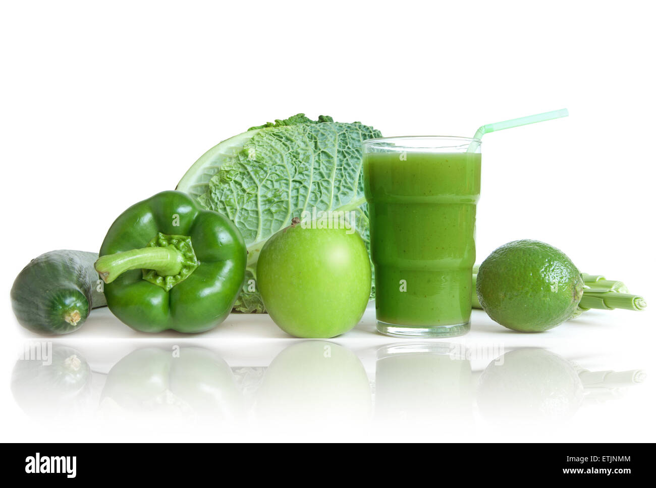 Verde smoothie detox circondato con frutta e verdura Foto Stock