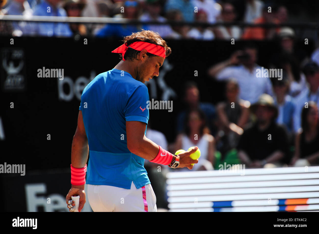 Stuttgart, Germania. 14 Giugno, 2015. Rafael Nadal durante la Mercedes Cup finale contro Viktor Troicki a Stoccarda. Foto: Miroslav Dakov/ Alamy Live News Foto Stock