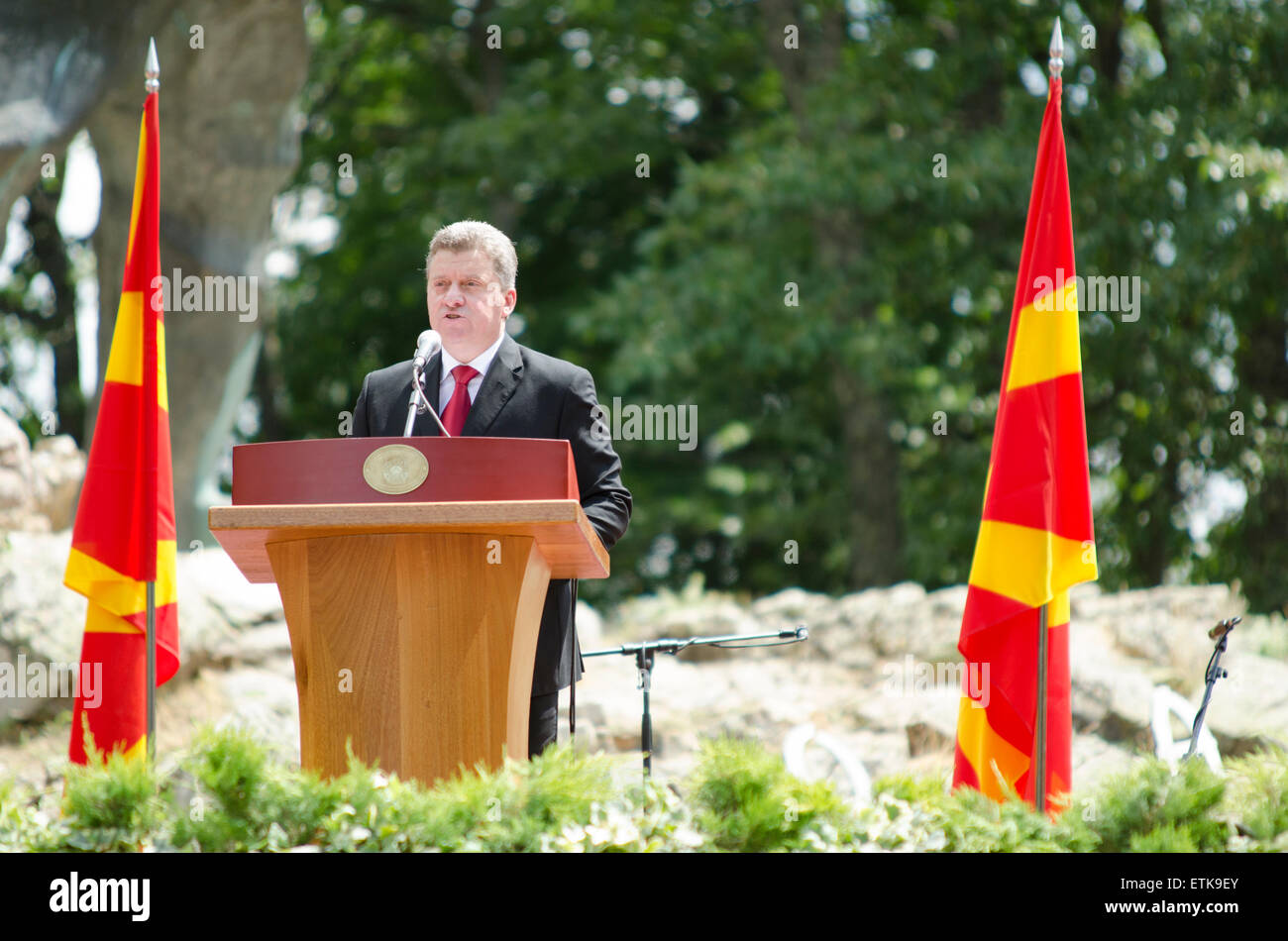 Presidente della Repubblica di Macedonia, Gjorge Ivanov, avendo parlato per Giorno della Repubblica, Krusevo, Meckin Kamen R. Macedonia Foto Stock