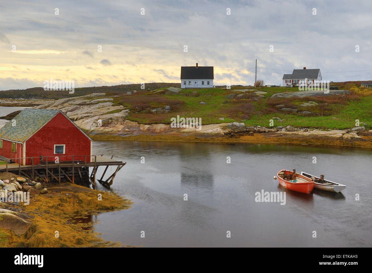 Nova Scotia Peggys Cove, Canada villaggio di pescatori con le barche di aragosta. Foto Stock