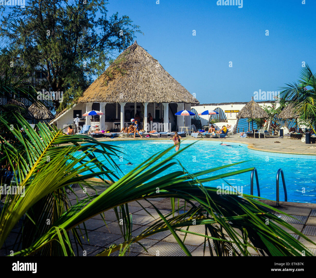 Piscina, l'hotel Atlantic, Banjul (Gambia, Africa occidentale Foto Stock