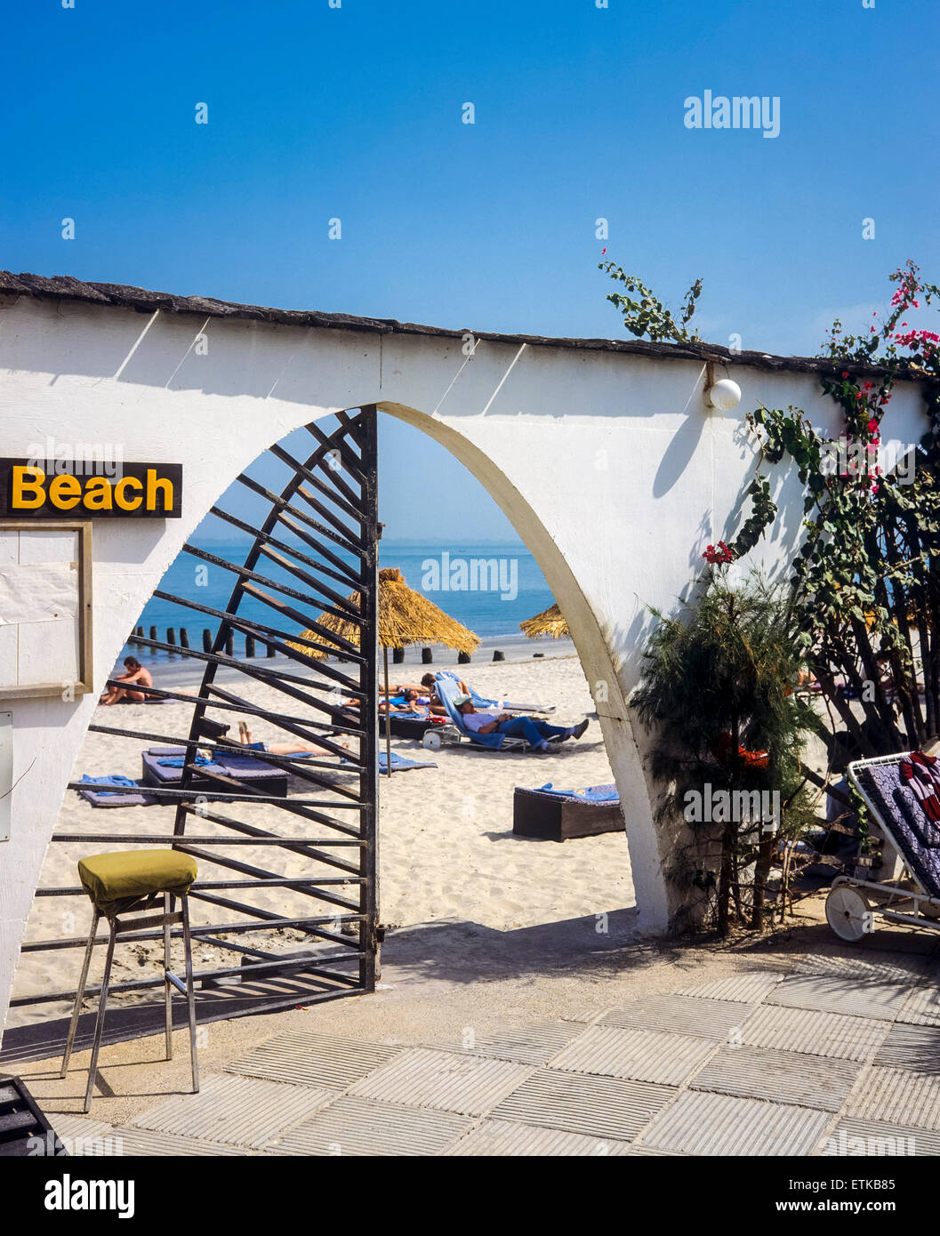 Gateway alla spiaggia, l'hotel Atlantic, Banjul (Gambia, Africa occidentale Foto Stock