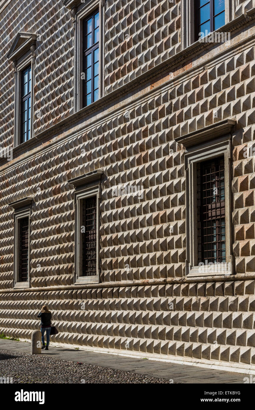 Particolare della facciata di Palazzo dei Diamanti di Ferrara, Italia Foto Stock