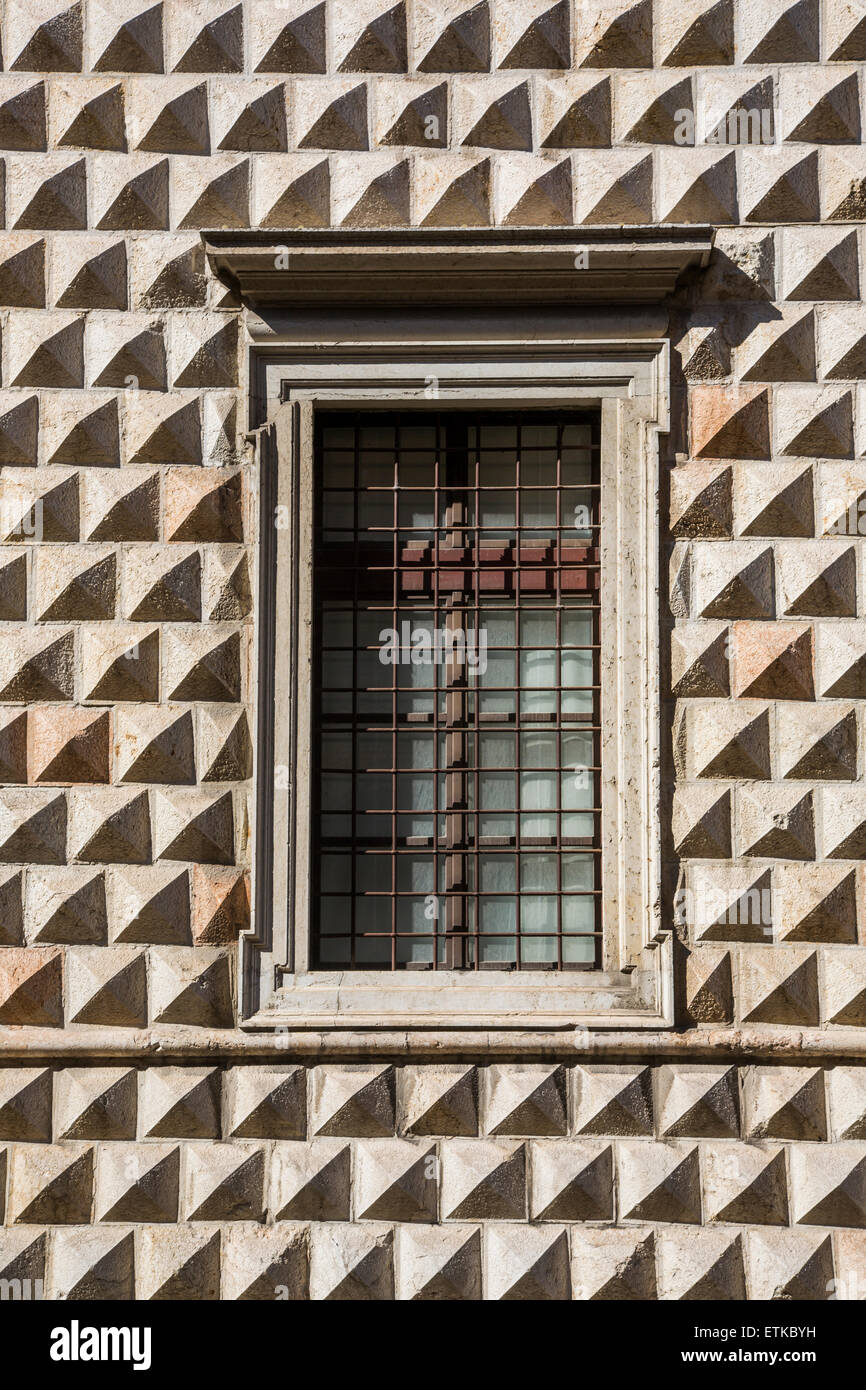 Particolare della facciata di Palazzo dei Diamanti di Ferrara, Italia Foto Stock