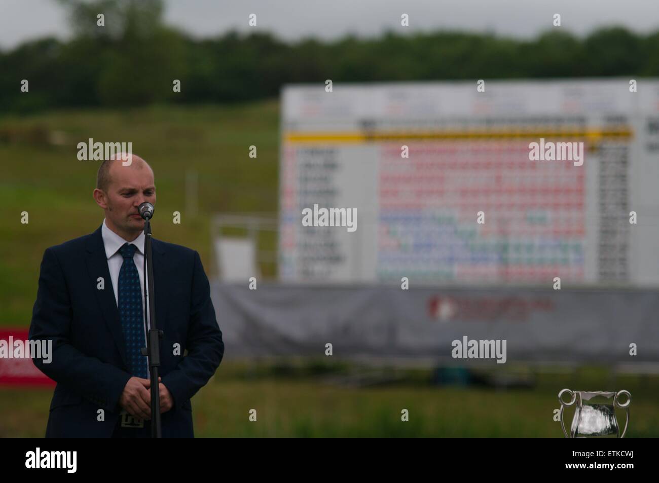 Heddon sulla parete, UK. 14 Giugno, 2015. Robert Maxfield, della Professional Golfers' Association, facendo un discorso di presentazione dei premi per i provider di servizi Internet Handa PGA European Seniors campionato a casa vicino campo da Golf. Credito: Colin Edwards/Alamy Live News Foto Stock