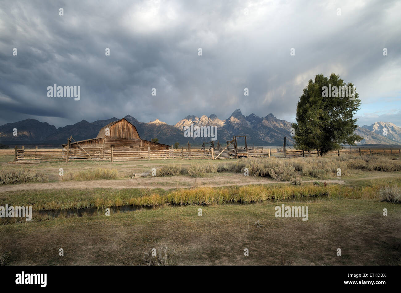 Tempesta su la Moulton's Barn nel Parco Nazionale di Grand Teton, Wyoming USA Foto Stock