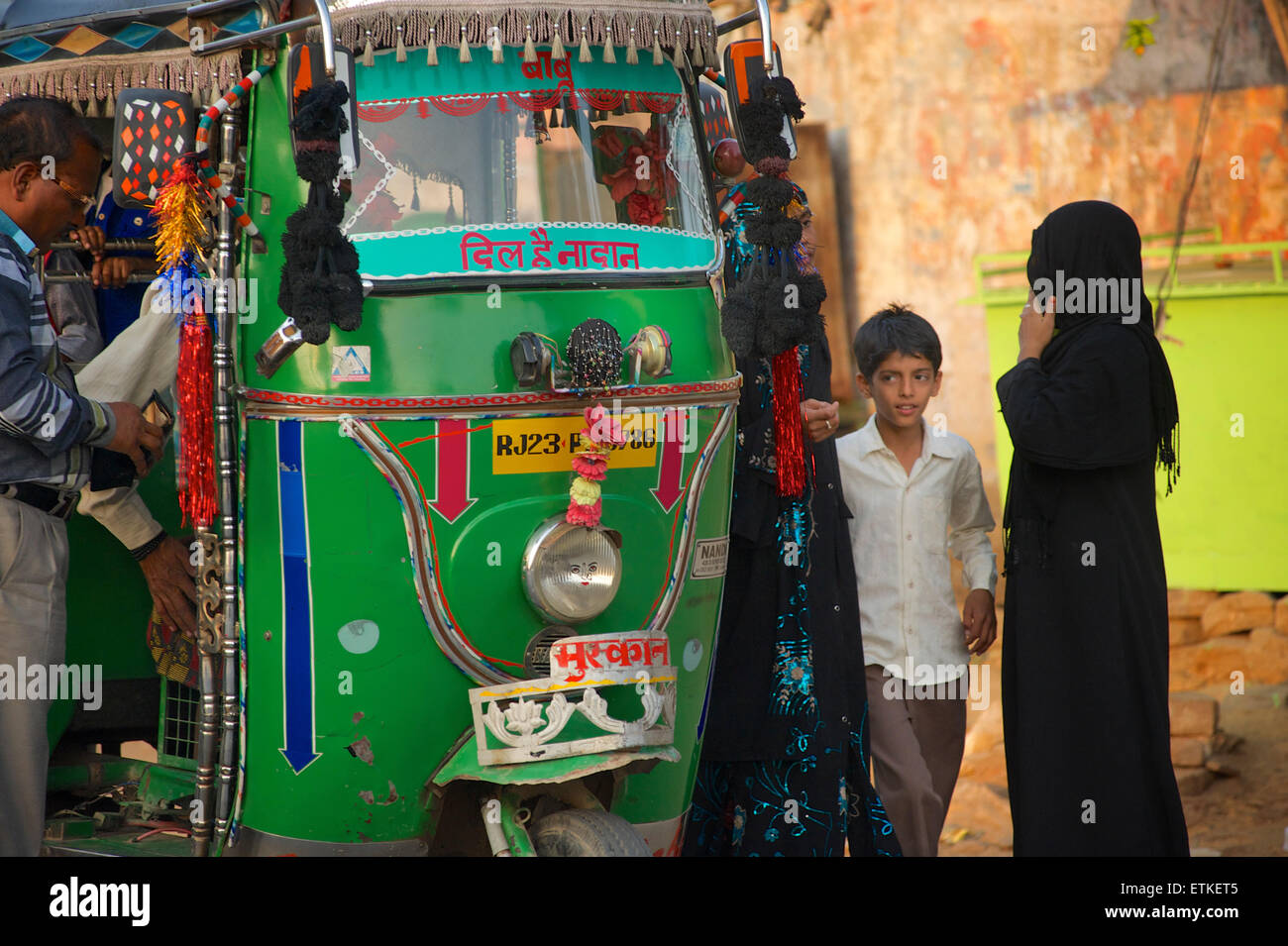 Il trasporto intermedio da auto rickshaw in Jodhpur, India Foto Stock