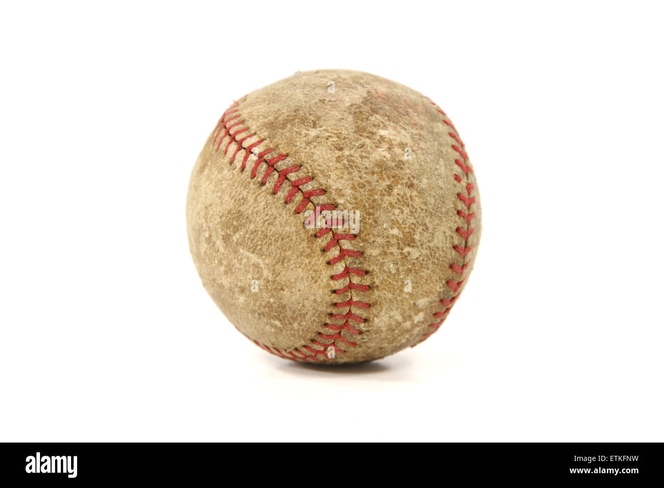 Indossato il vecchio Dirty baseball su bianco. Foto Stock