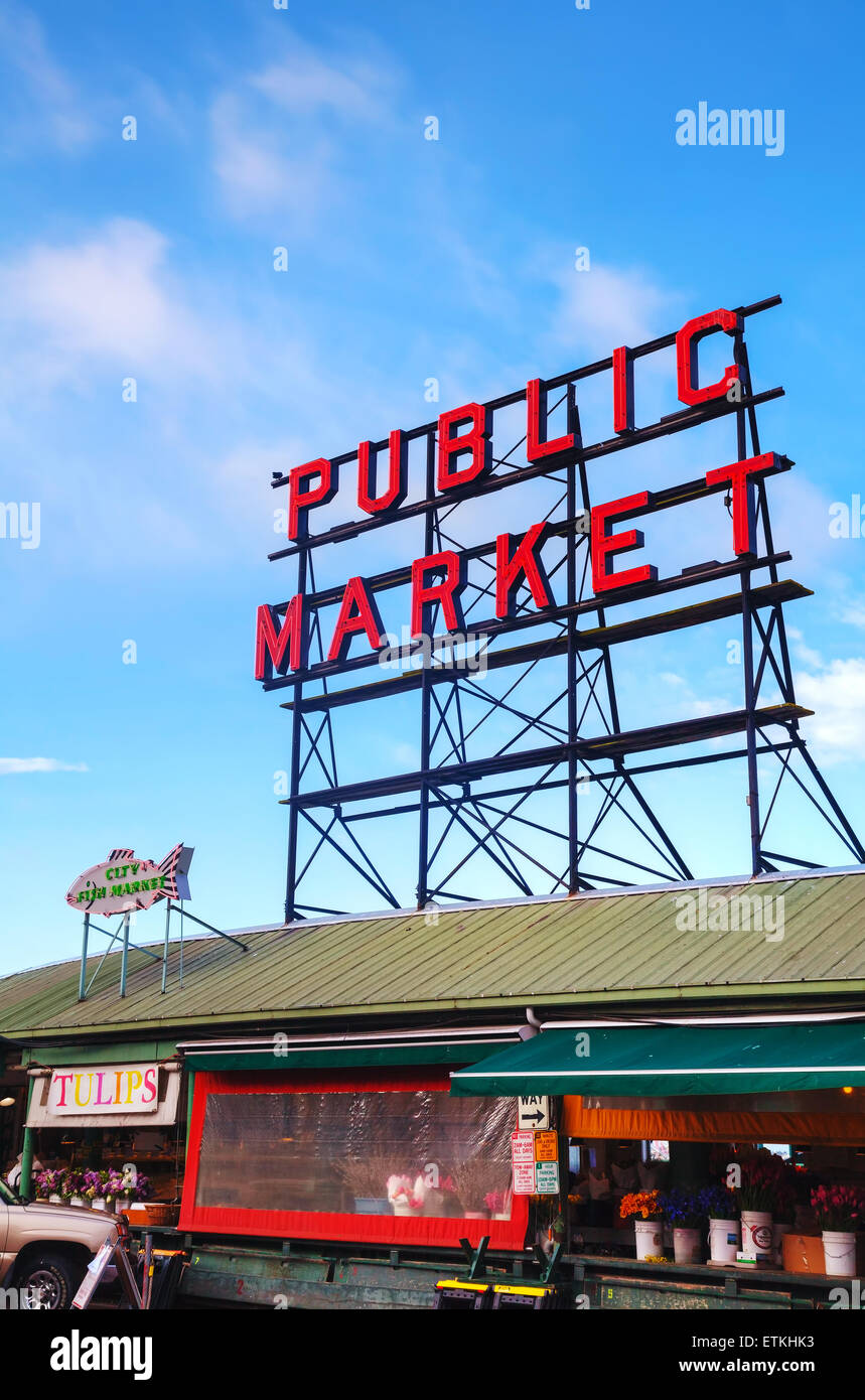 SEATTLE - 9 maggio: il famoso Pike Place Market firmare il 9 maggio 2014 a Seattle, WA. Il mercato aperto nel 1907. Foto Stock