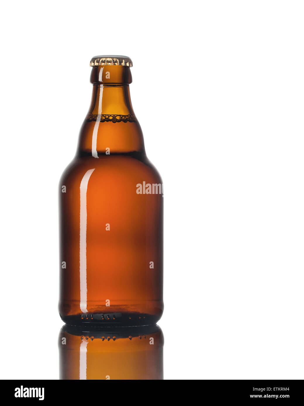 Bottiglia di vetro della birra su uno sfondo bianco. Foto Stock