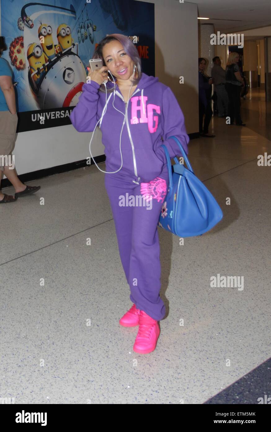 "Tameka tiny' Harris arriva all'Aeroporto Internazionale di Los Angeles (LAX) dotata di: minuscoli, Tameka 'Tiny' Harris dove: Los Angeles, California, Stati Uniti quando: 12 Mar 2015 Credit: WENN.com Foto Stock