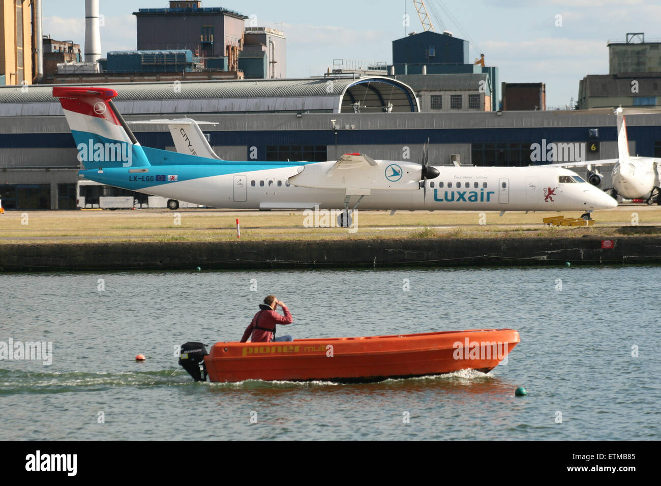 LONDON CITY AIRPORT LUXAIR Q400 Foto Stock