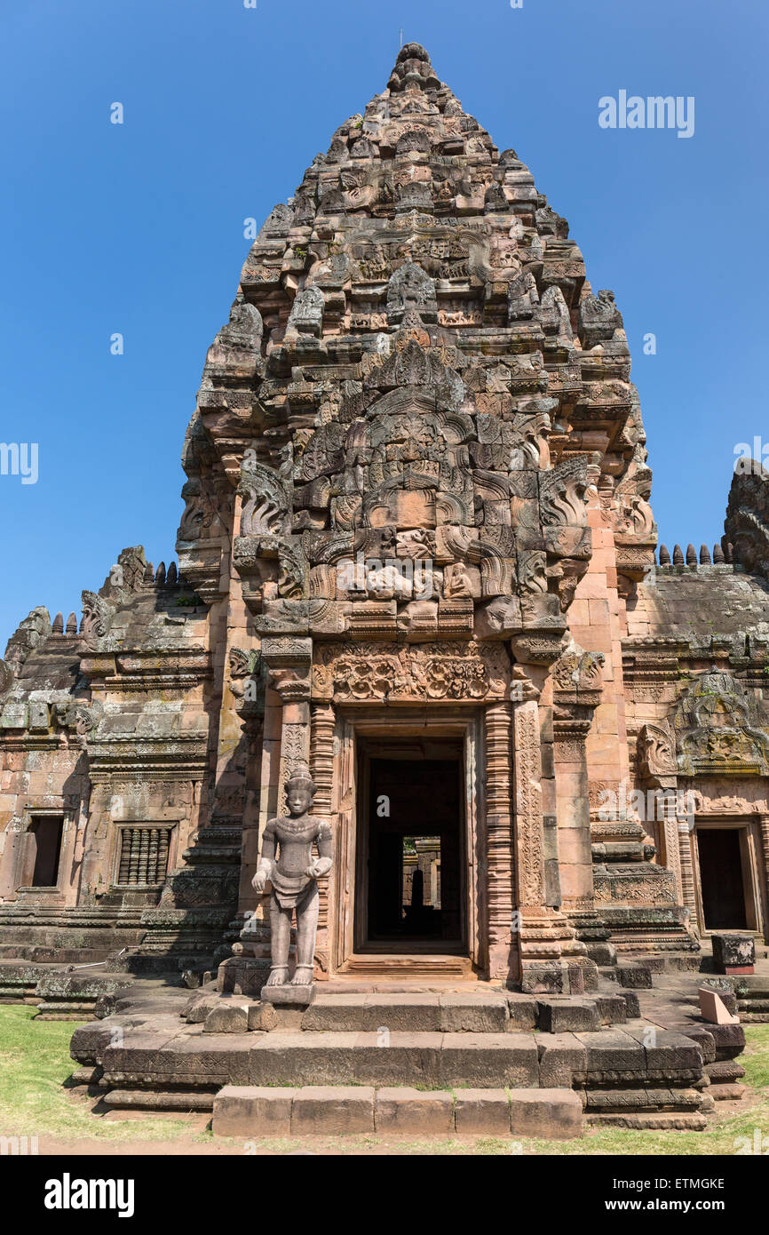 Custode di arenaria all'entrata sud del Prang, Prasat Phnom Rung, tempio Khmer, Buri Ram, Buriram Provincia, Isan Foto Stock