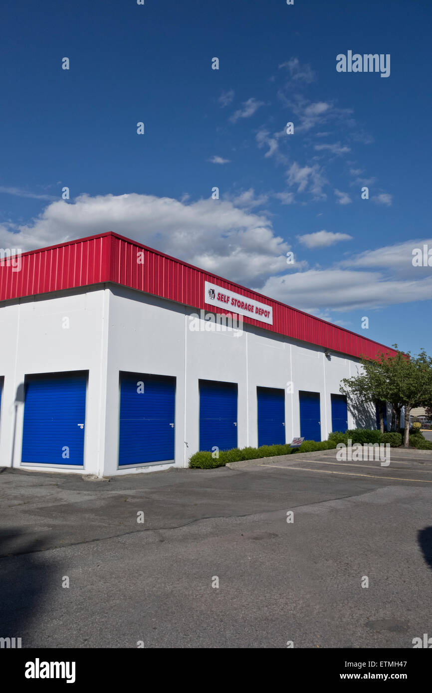 Self Storage Depot, un magazzino di stoccaggio nella zona suburbana di Vancouver, Canada. All'esterno dell'edificio. Foto Stock