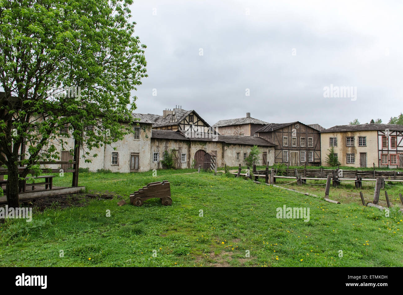 Il vecchio vintage città fantasma, con Ragged case Foto Stock