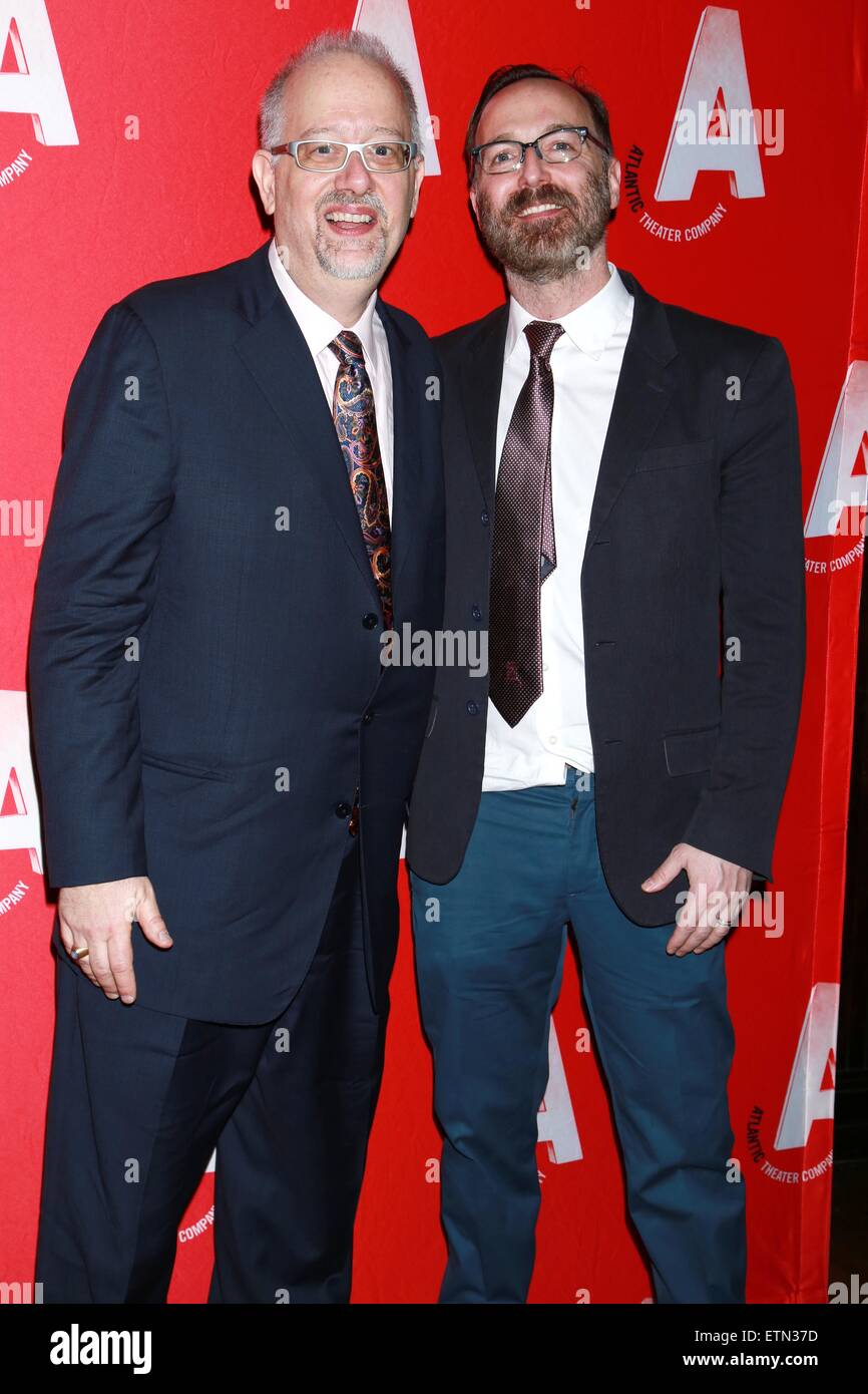 Apertura notturna Partito per la compagnia teatrale atlantica produzione posteri, tenutosi a Moran's restaurant - Arrivi. Dotato di: Doug Wright, David Clemente dove: la città di New York, New York, Stati Uniti quando: 15 Mar 2015 Credit: Giuseppe Marzullo/WENN.com Foto Stock
