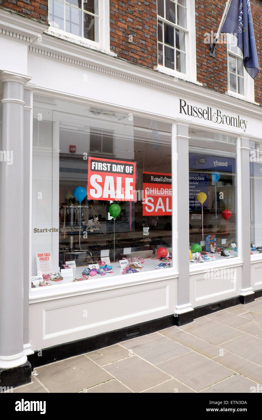 UK negozio di calzature Vendita poster vetrina Foto Stock