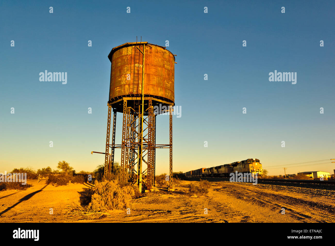 Il vecchio serbatoio acqua, azteca, Yuma County, Arizona, Stati Uniti d'America Foto Stock