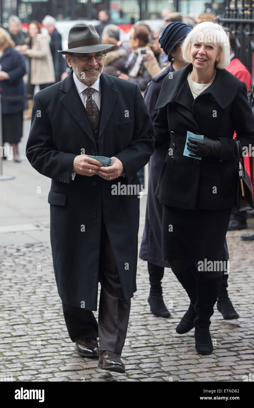 Richard Attenborough memoriale di servizio tenuto a Westminster Abbey - Arrivi. Dotato di: David Suchet dove: Londra, Regno Unito quando: 17 Mar 2015 Credit: Daniel Deme/WENN.com Foto Stock