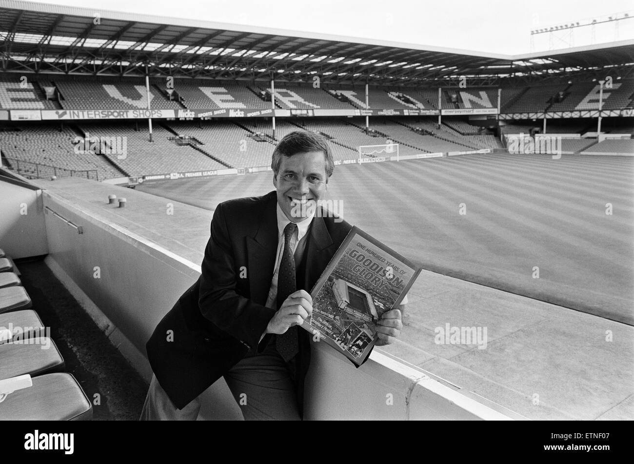 Ken Rogers, Book Launch, un centinaio di anni di Goodison Gloria, il funzionario centenario Storia, foto-chiamata a Goodison Park, casa di Everton Football Club, 24 agosto 1992. Foto Stock