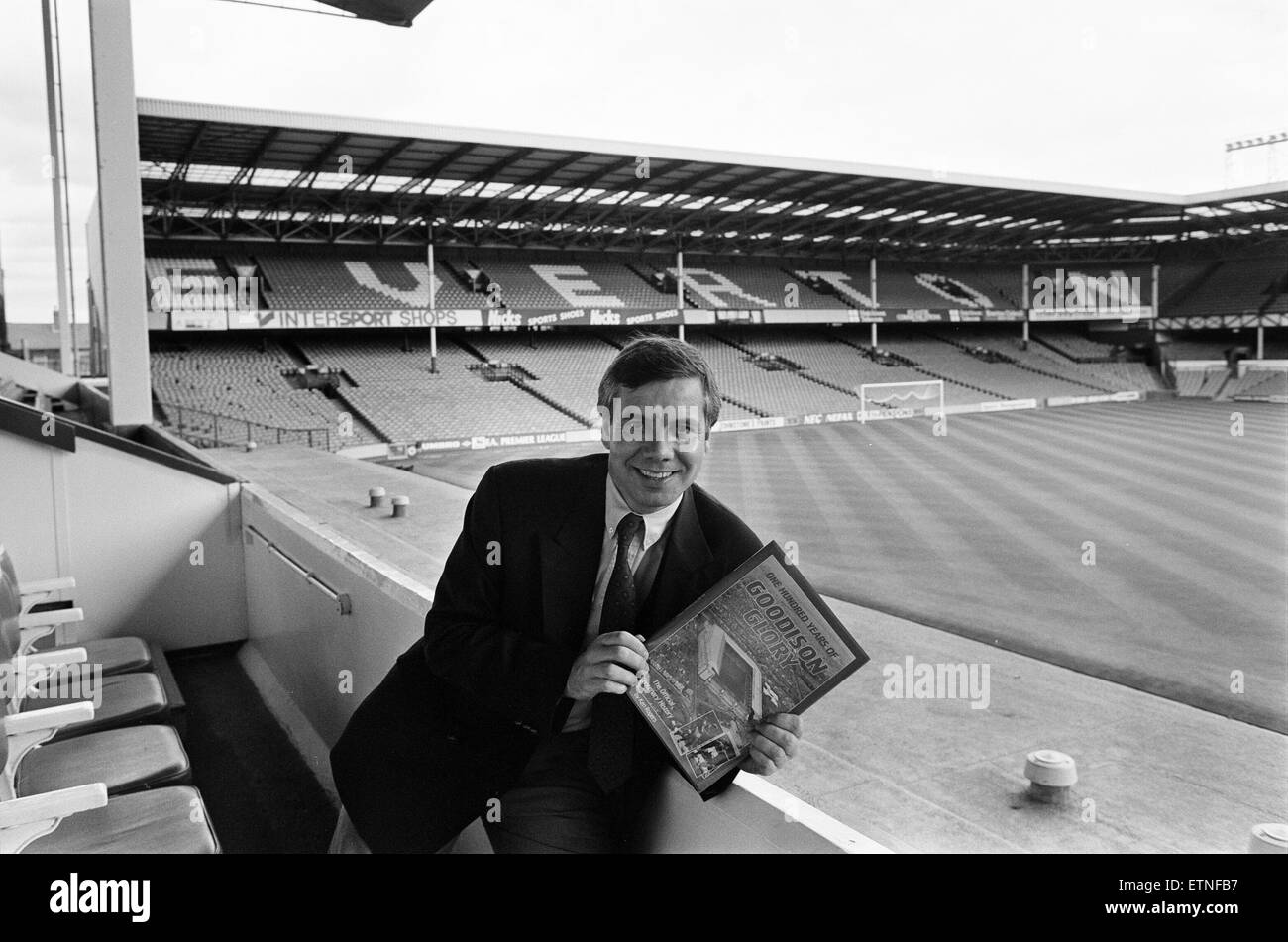 Ken Rogers, Book Launch, un centinaio di anni di Goodison Gloria, il funzionario centenario Storia, foto-chiamata a Goodison Park, casa di Everton Football Club, 24 agosto 1992. Foto Stock