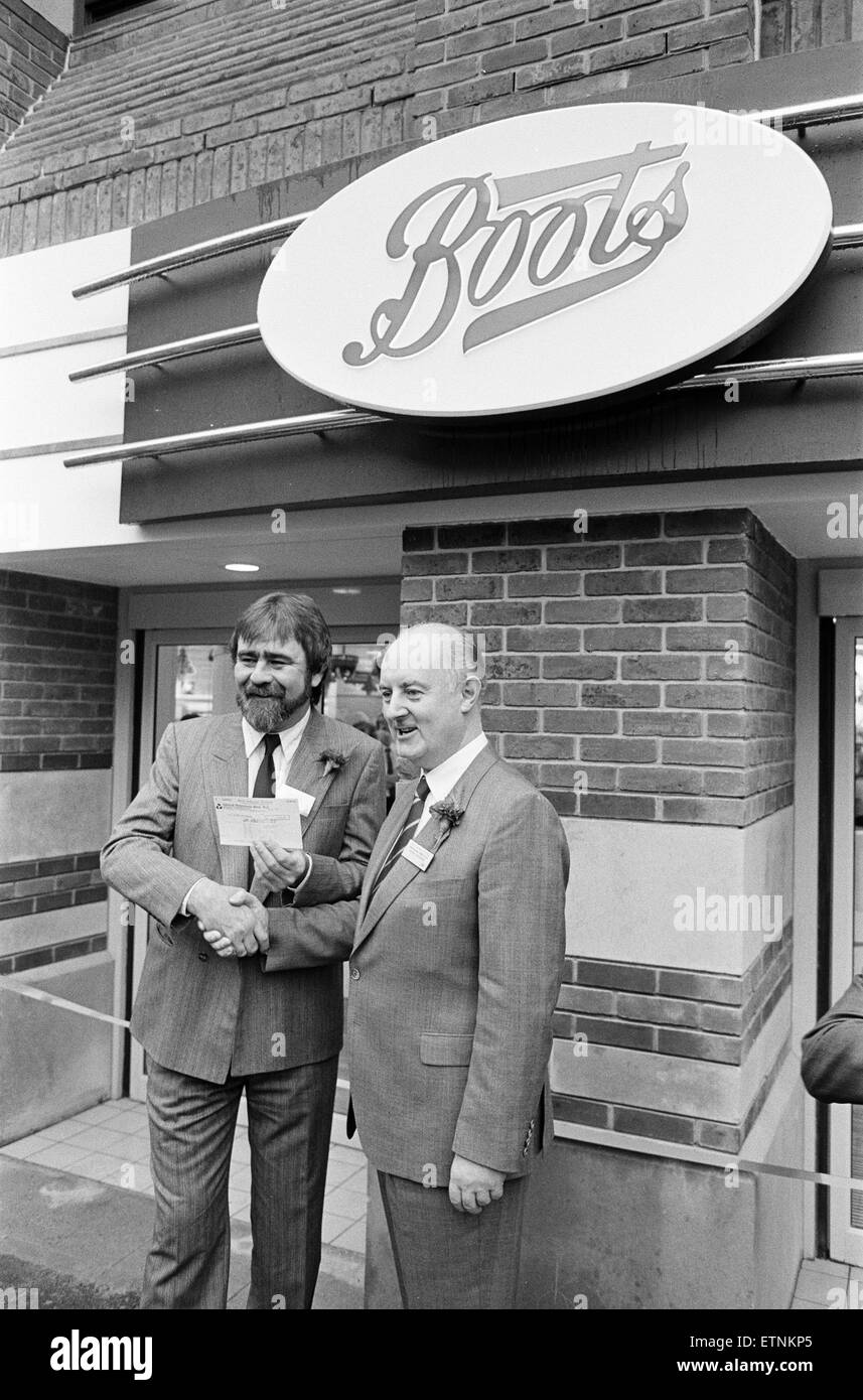 Stivali di nuova apertura del negozio a Clayton Square Shopping Centre, Liverpool 9 novembre 1988. Foto Stock