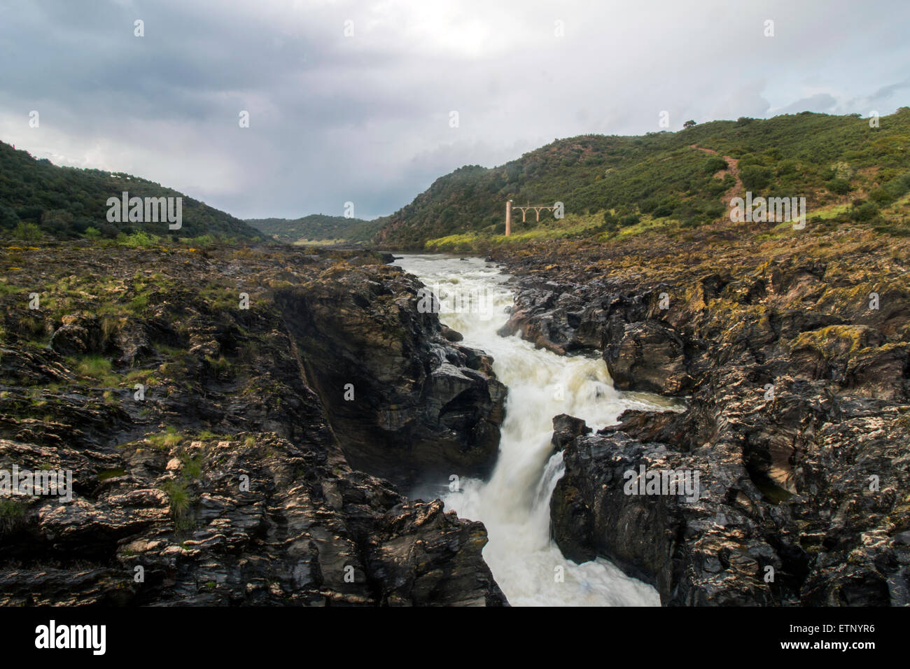 Bellissima vista del Pulo do Lobo spot di Fiume nei pressi di Mertola, in Portogallo. Foto Stock
