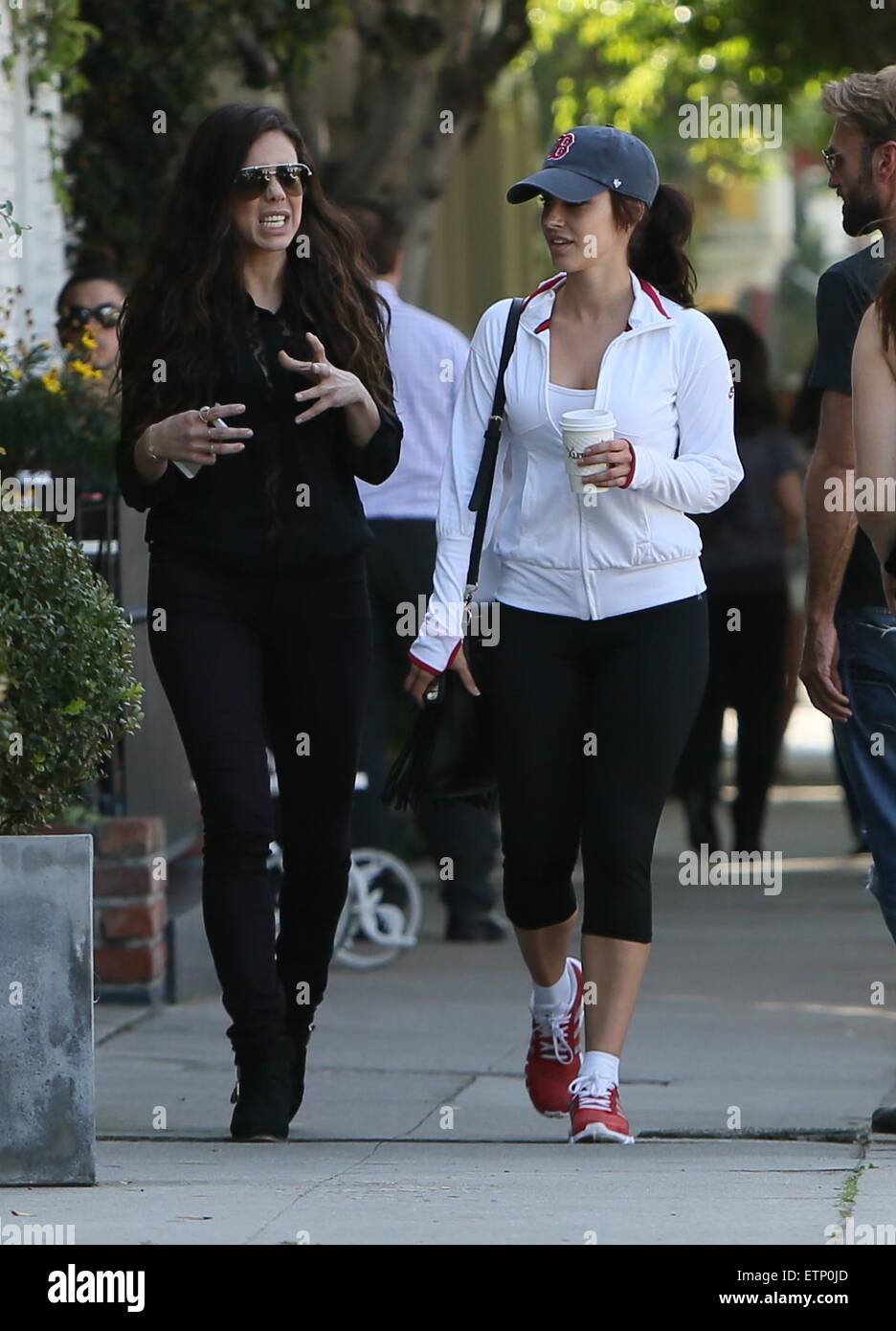 Jessica Lowndes lasciando Alfred Coffee & Cucina con un amico dotato di: Jessica Lowndes dove: Los Angeles, California, Stati Uniti quando: 19 Mar 2015 Credit: Michael Wright/WENN.com Foto Stock