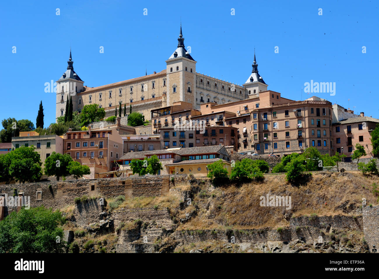 Osservando il palazzo Alcazar di Toledo, Spagna Foto Stock