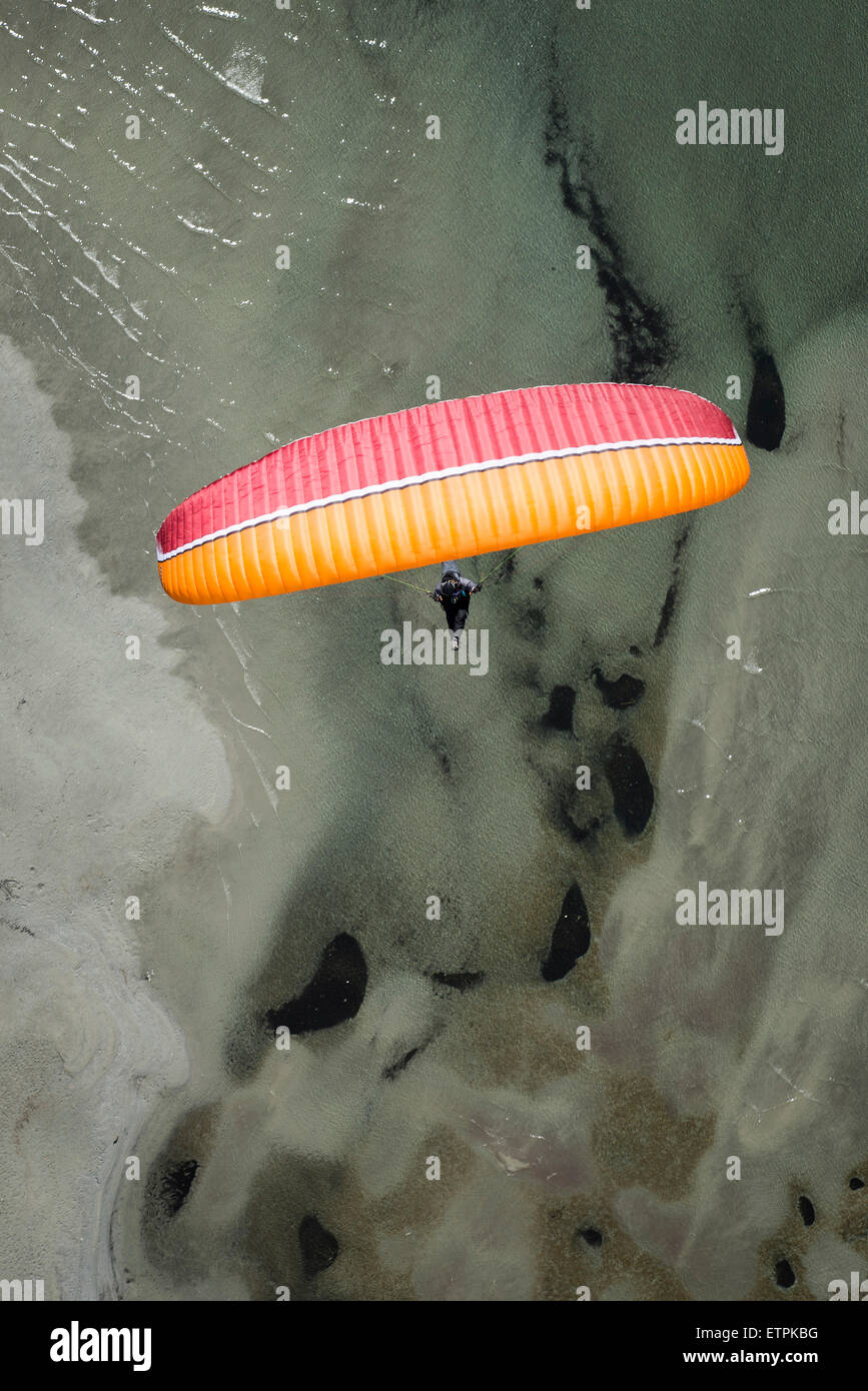 Parapendio, Volo, parapendio, divertimento, vacanze, il Lago Maggiore e il lago di montagna, Locarno, Maggia, Ticino, Svizzera Foto Stock