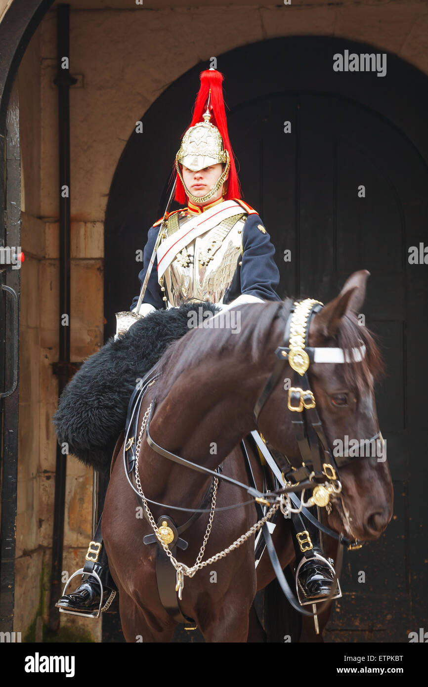 Londra - Aprile 4: la vita guardia della cavalleria della famiglia il 4 aprile 2015 a Londra, Regno Unito. Foto Stock