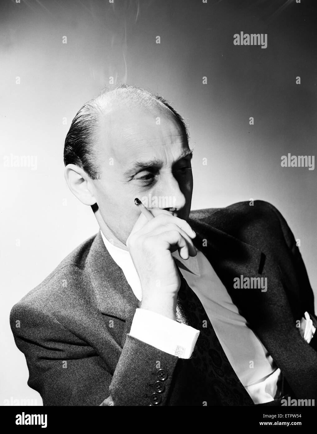 Donald Zec Daily Mirror entertainment editor e scrittore di funzione 1 Luglio1955 Foto Stock