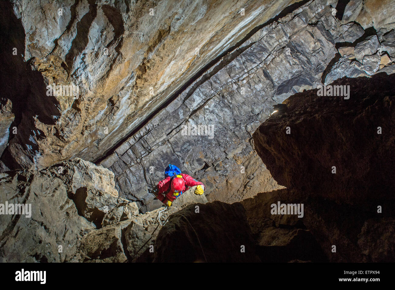 Grotta explorer in grande 'Harnischhalle' Foto Stock